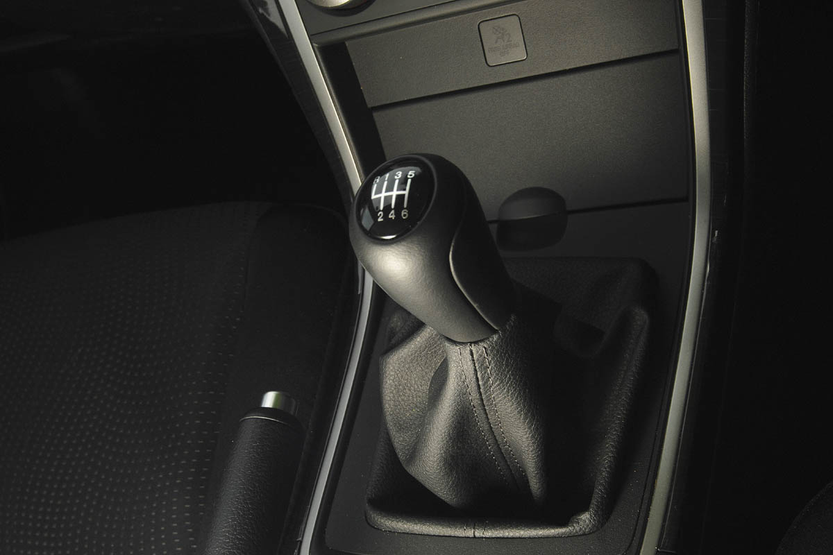 Mazda 6 stick