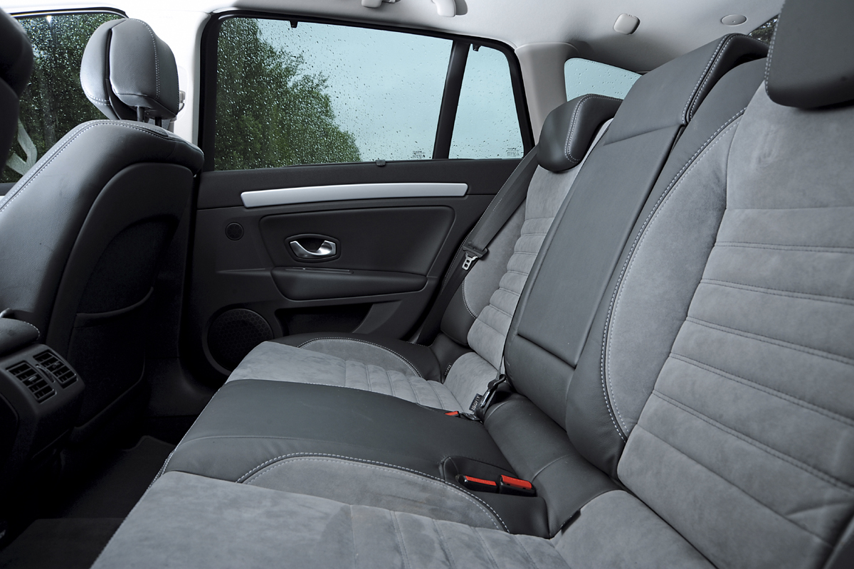 Laguna rear seats