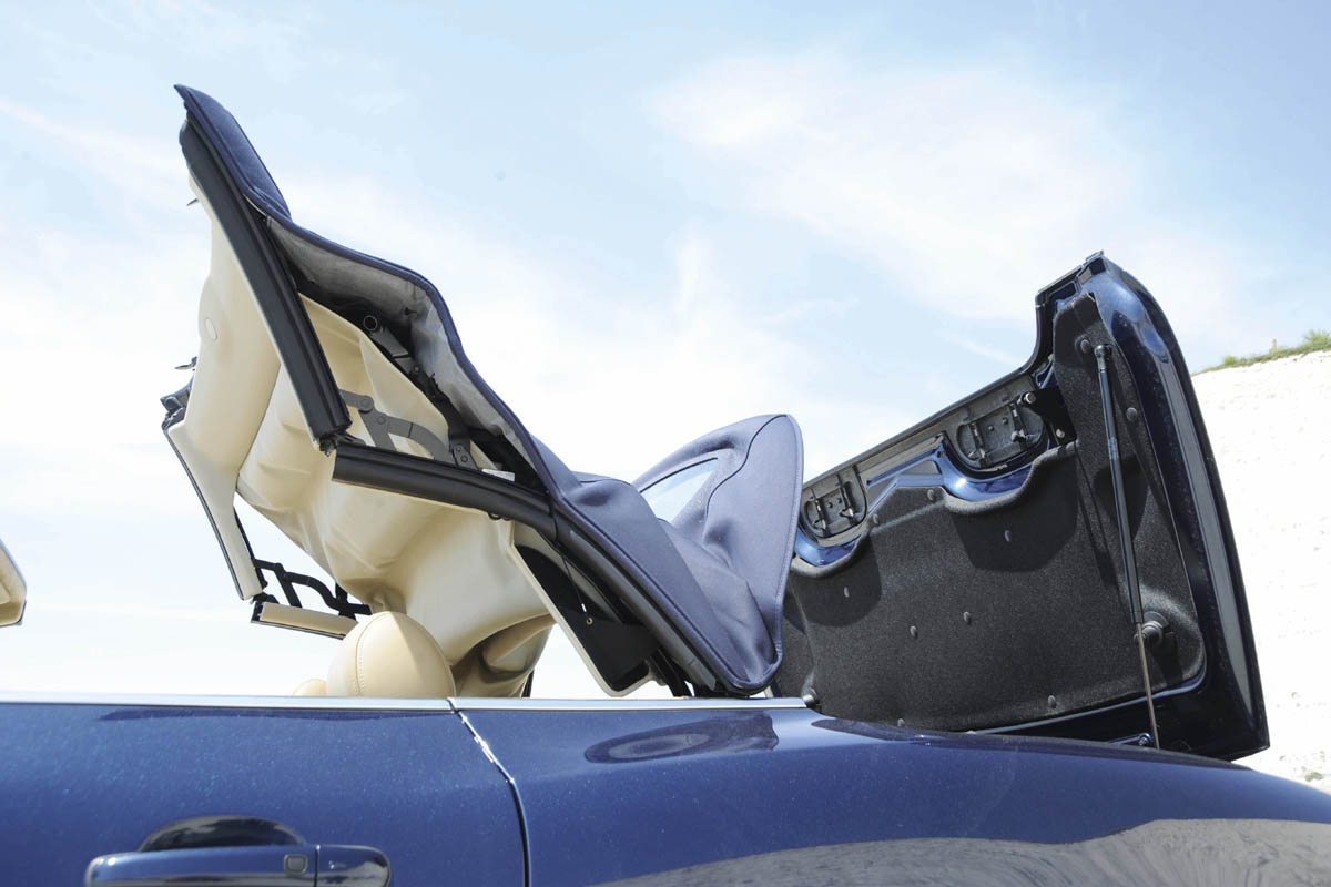 XKR roof