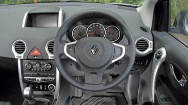 Koleos dash
