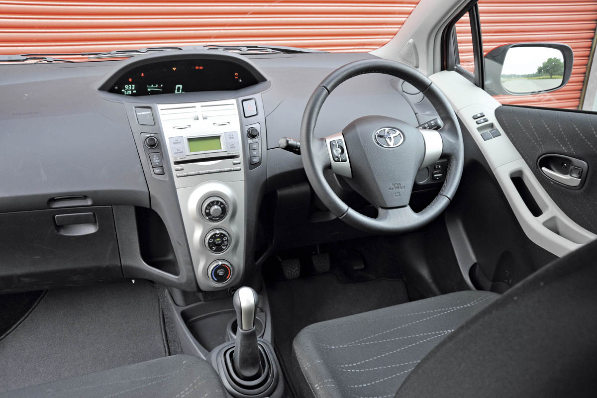 Yaris int