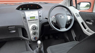 Yaris int