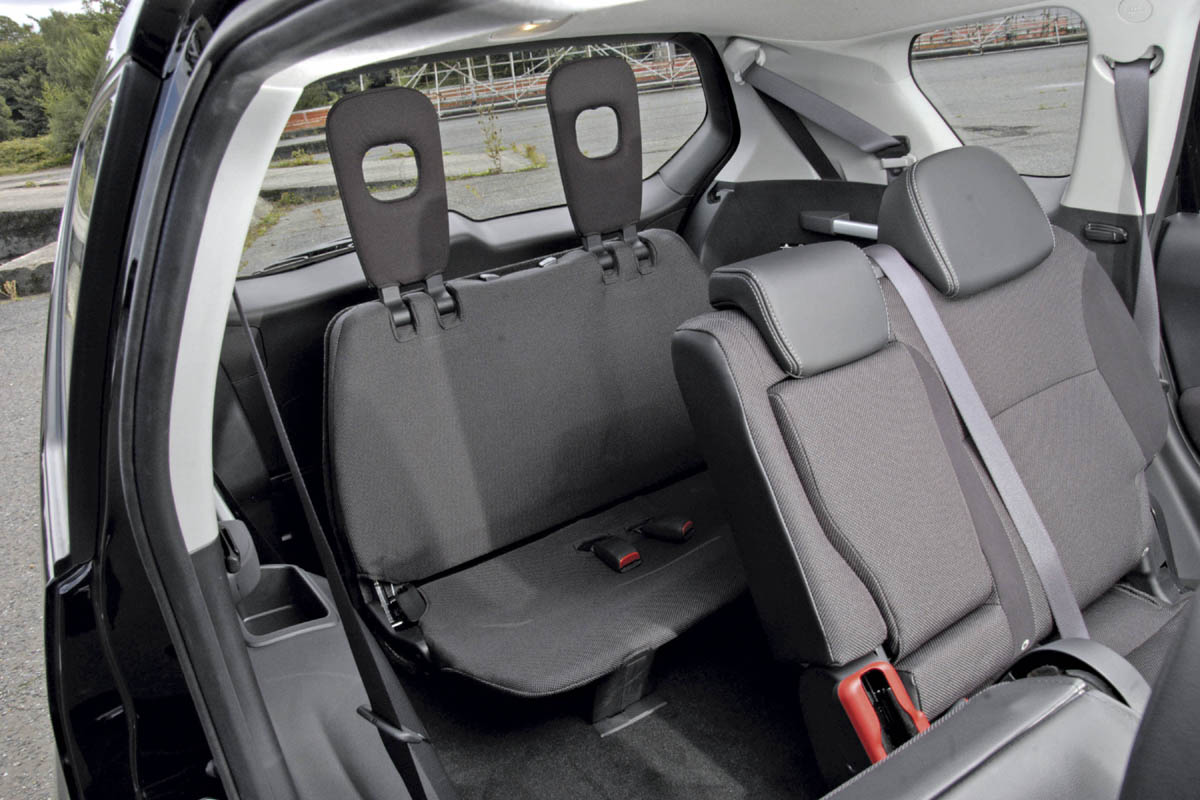 4007 seats
