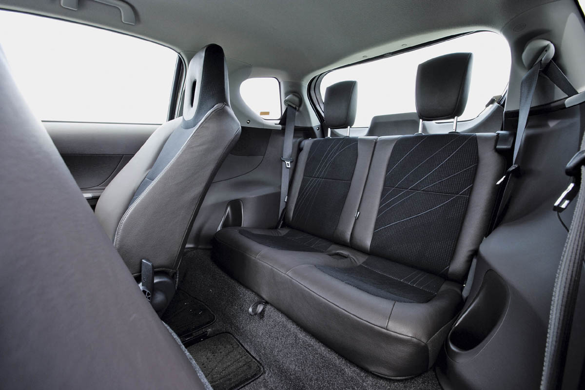 iQ rear seats