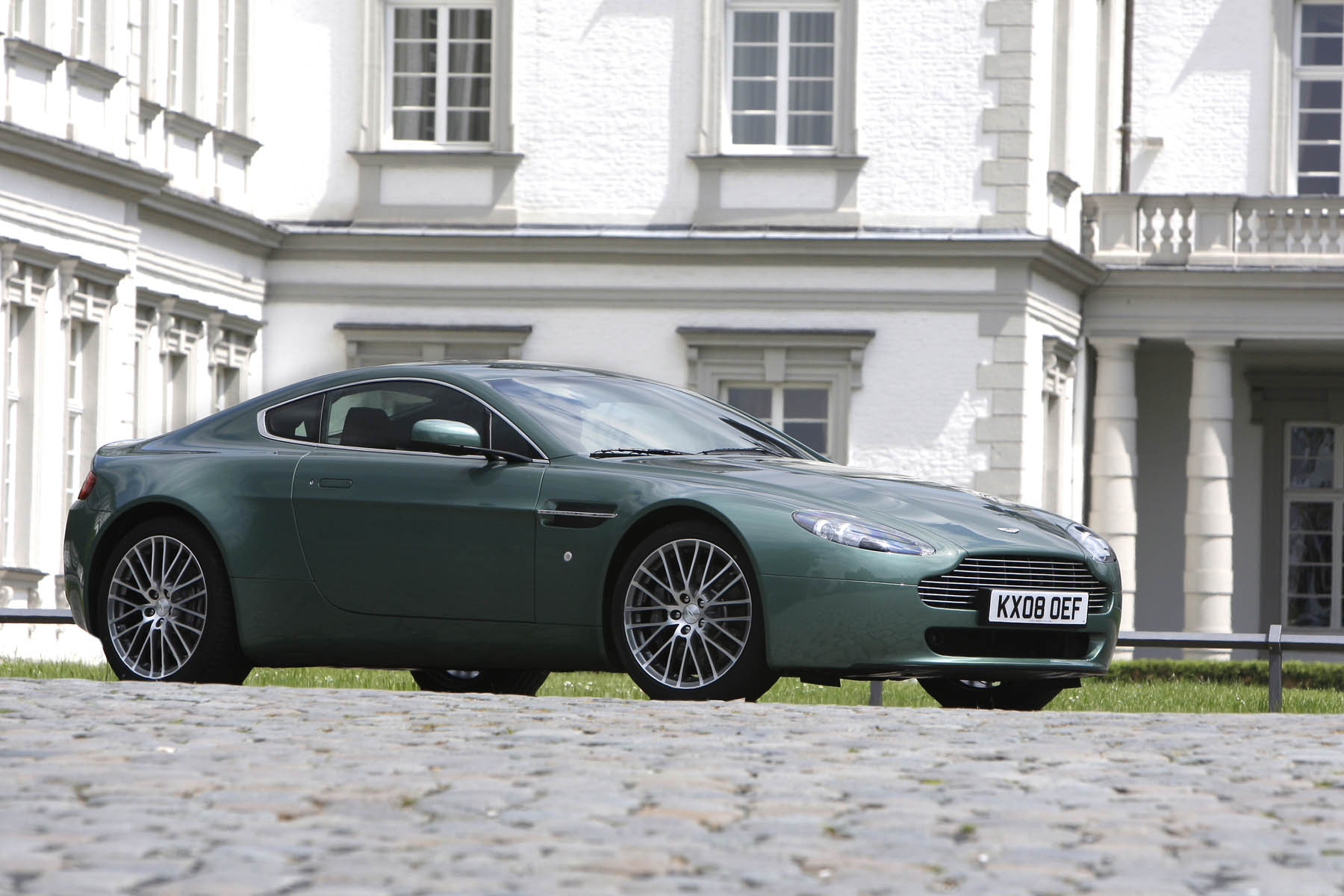 aston vantage