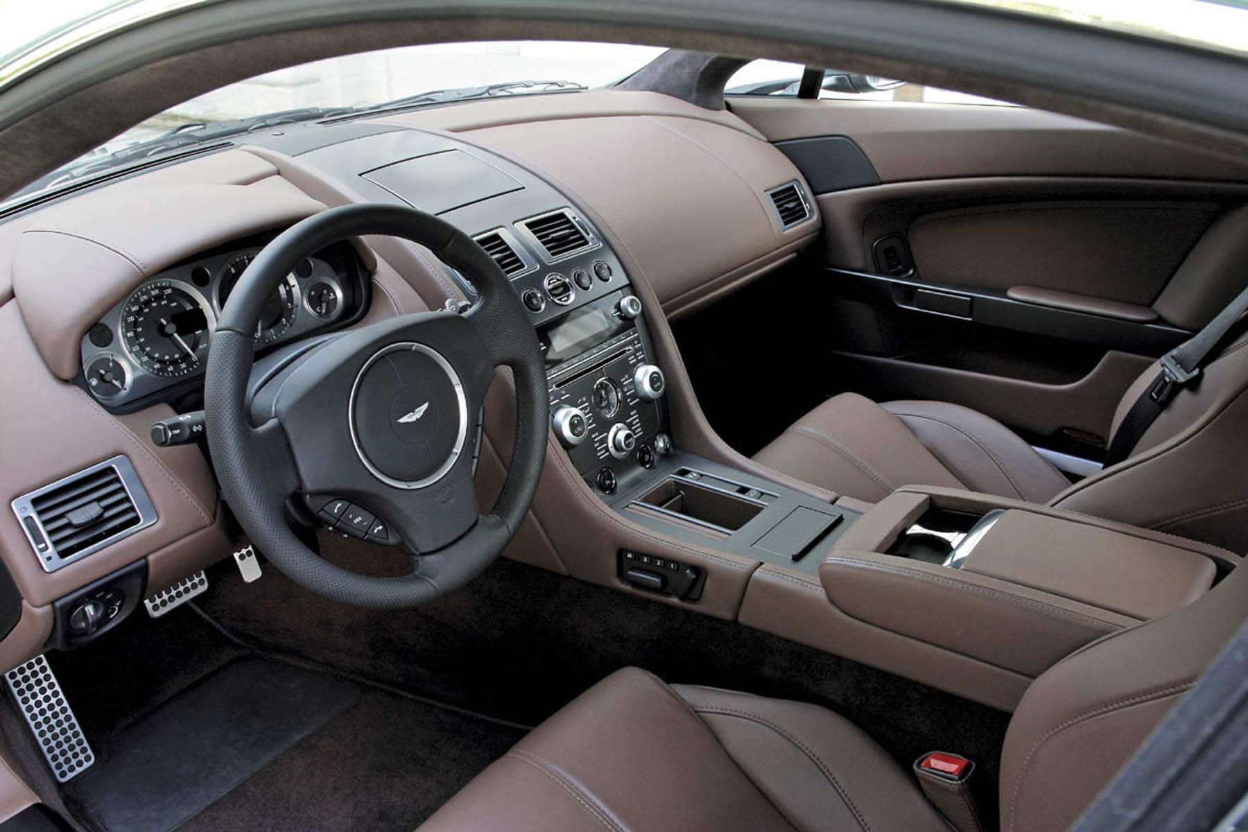 aston vantage