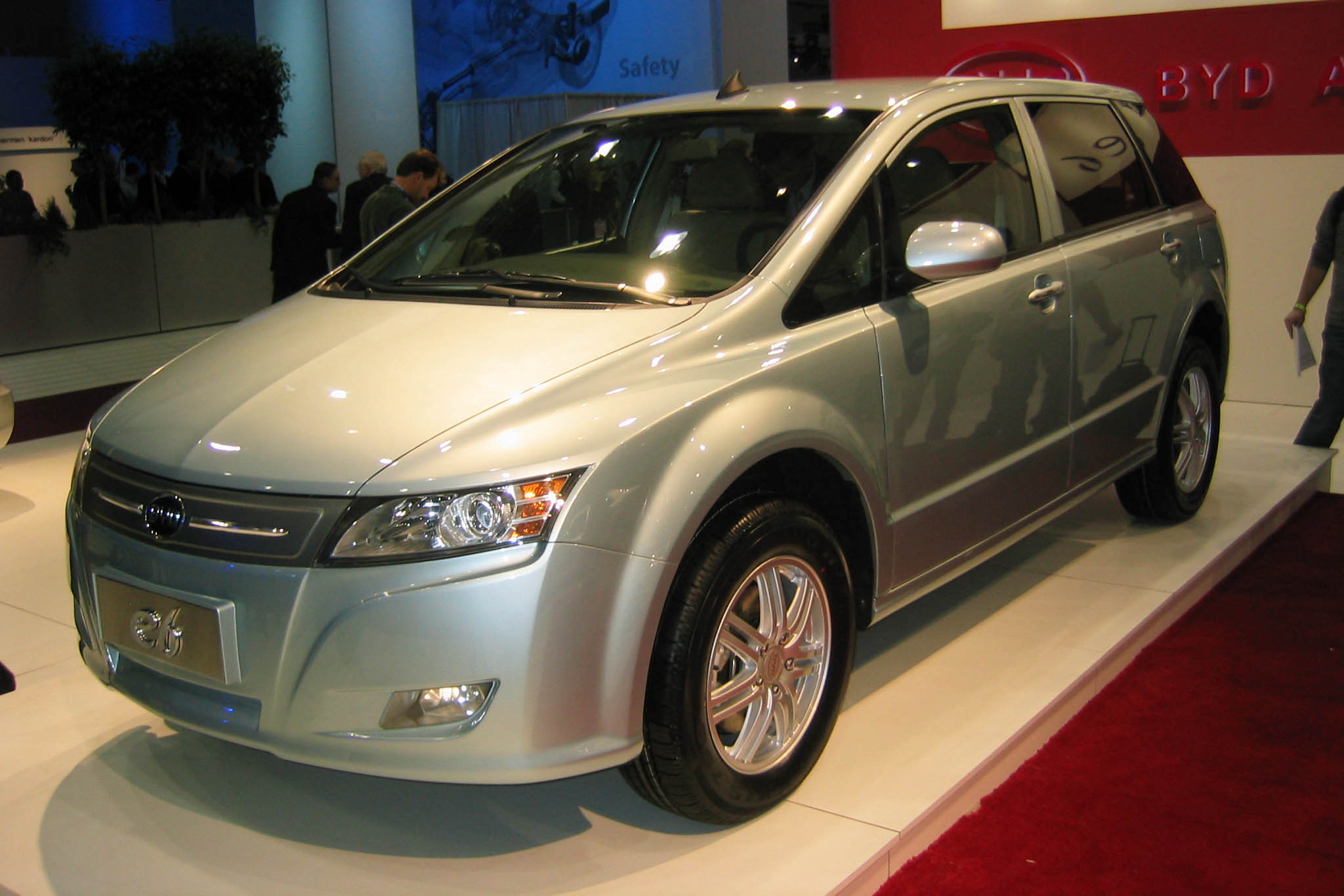 BYD E6