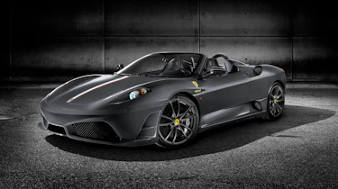 Ferraru Scuderia 16M