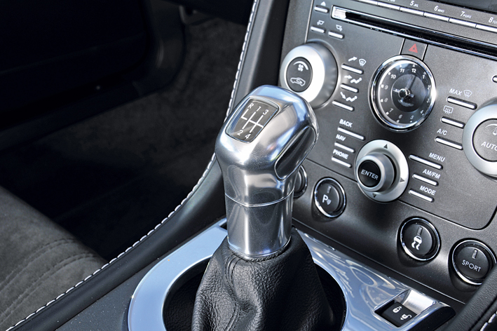 Aston Martin V12 Vantage