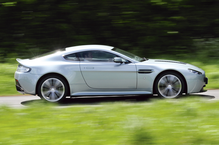 Aston Martin V12 Vantage