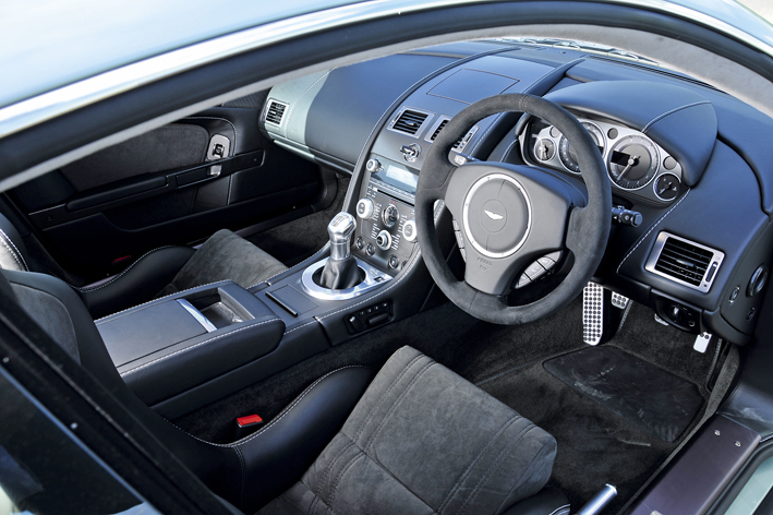 Aston Martin V12 Vantage