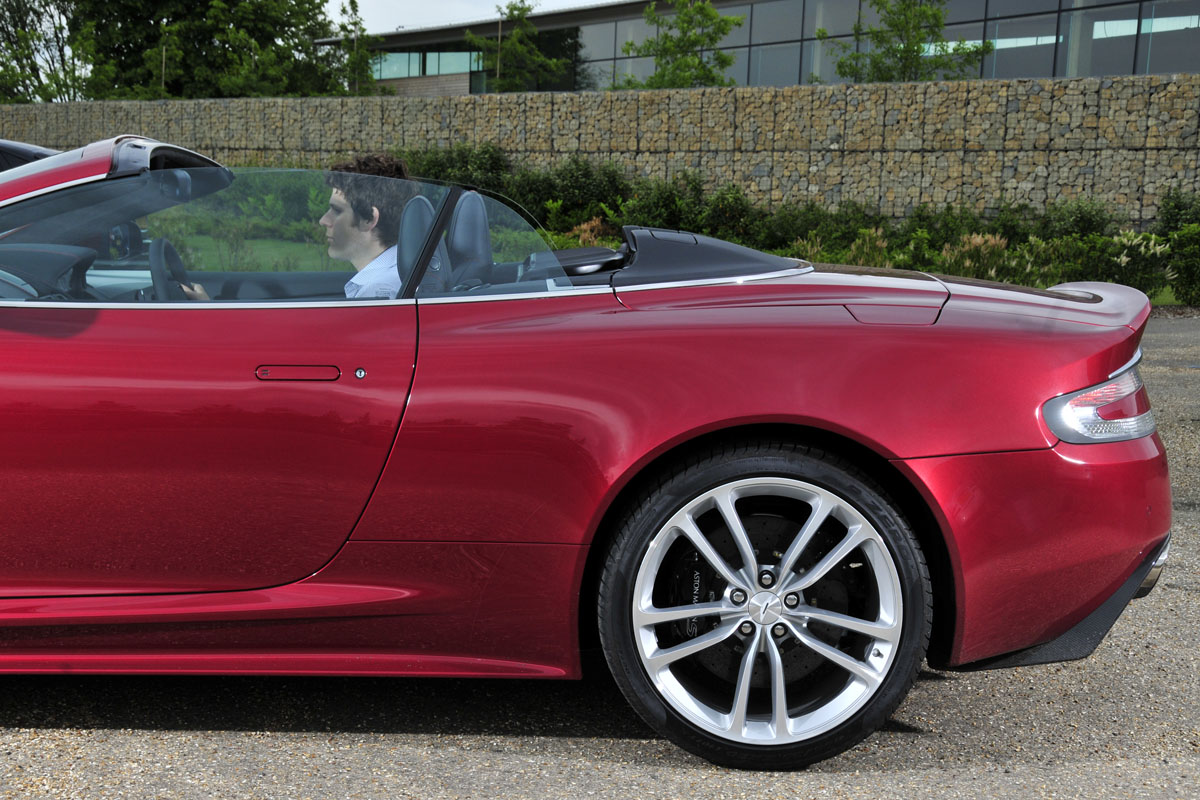 Aston DBS Volante