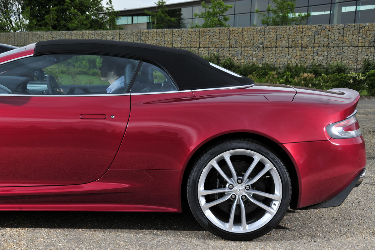 Aston DBS Volante