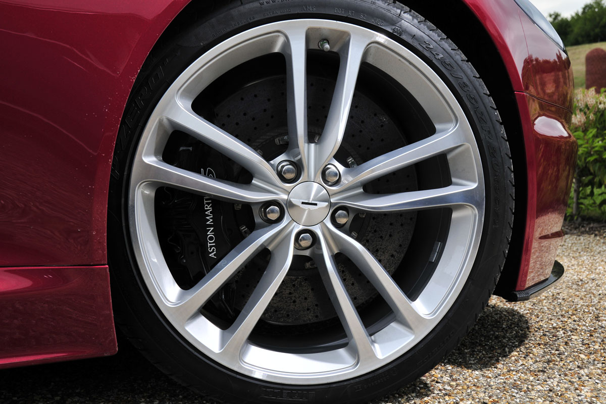 Aston DBS Volante