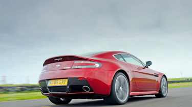 Aston Martin V12 Vantage