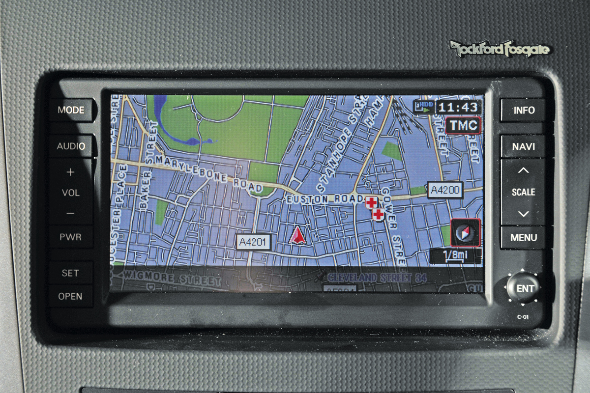 Sat nav with reversing camera