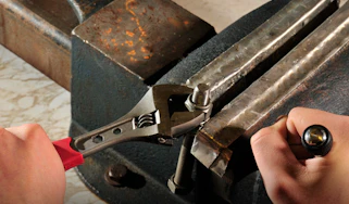 Adjustable wrenches - we test ten