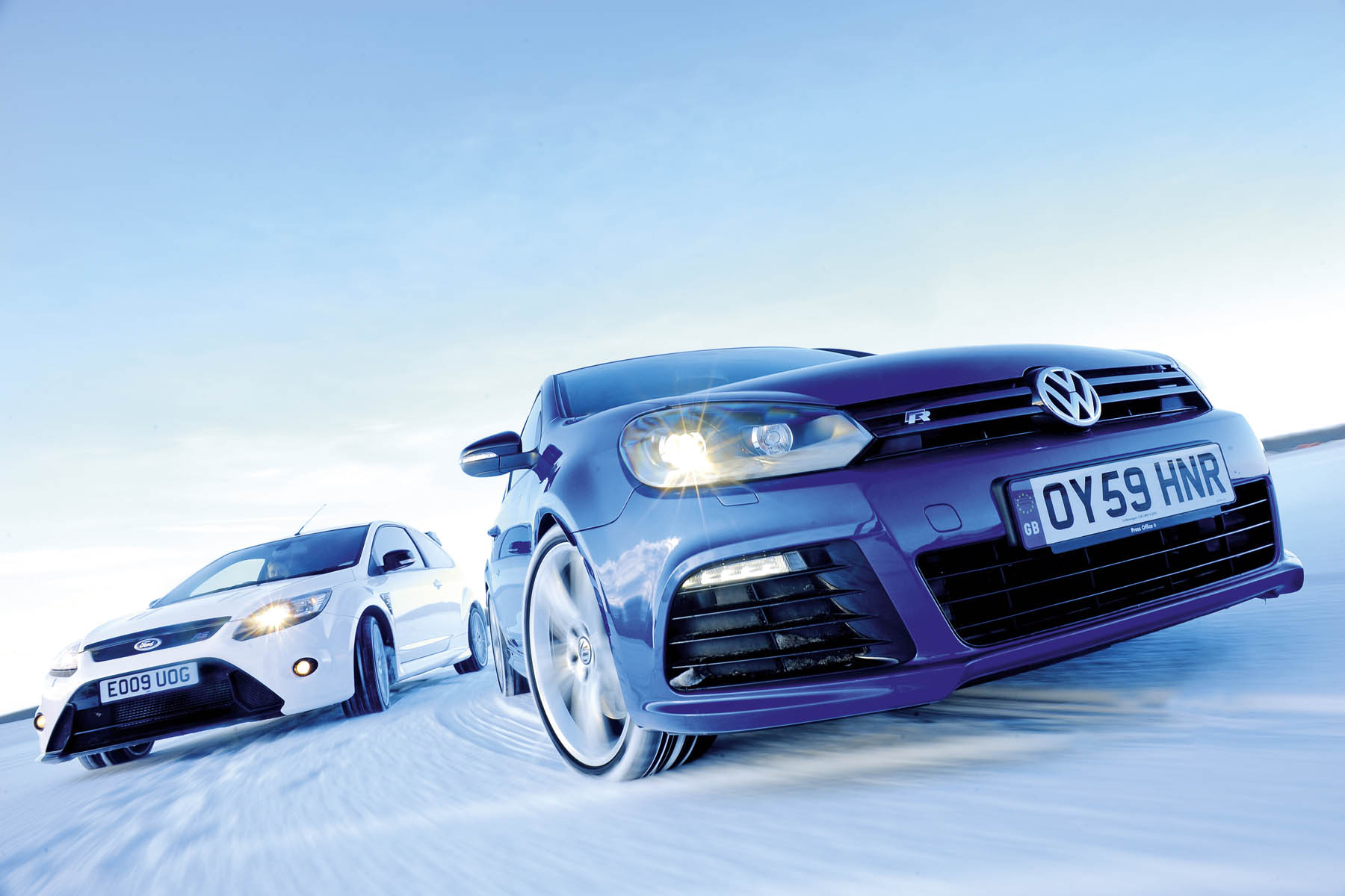 VW Golf R vs Ford Focus RS