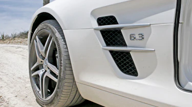 Mercedes SLS flies PAN-AM