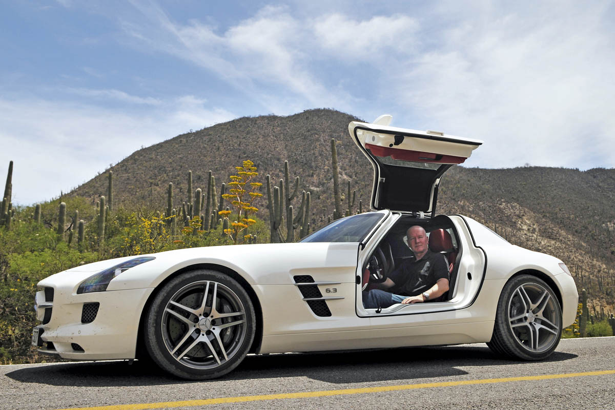 Mercedes SLS flies PAN-AM