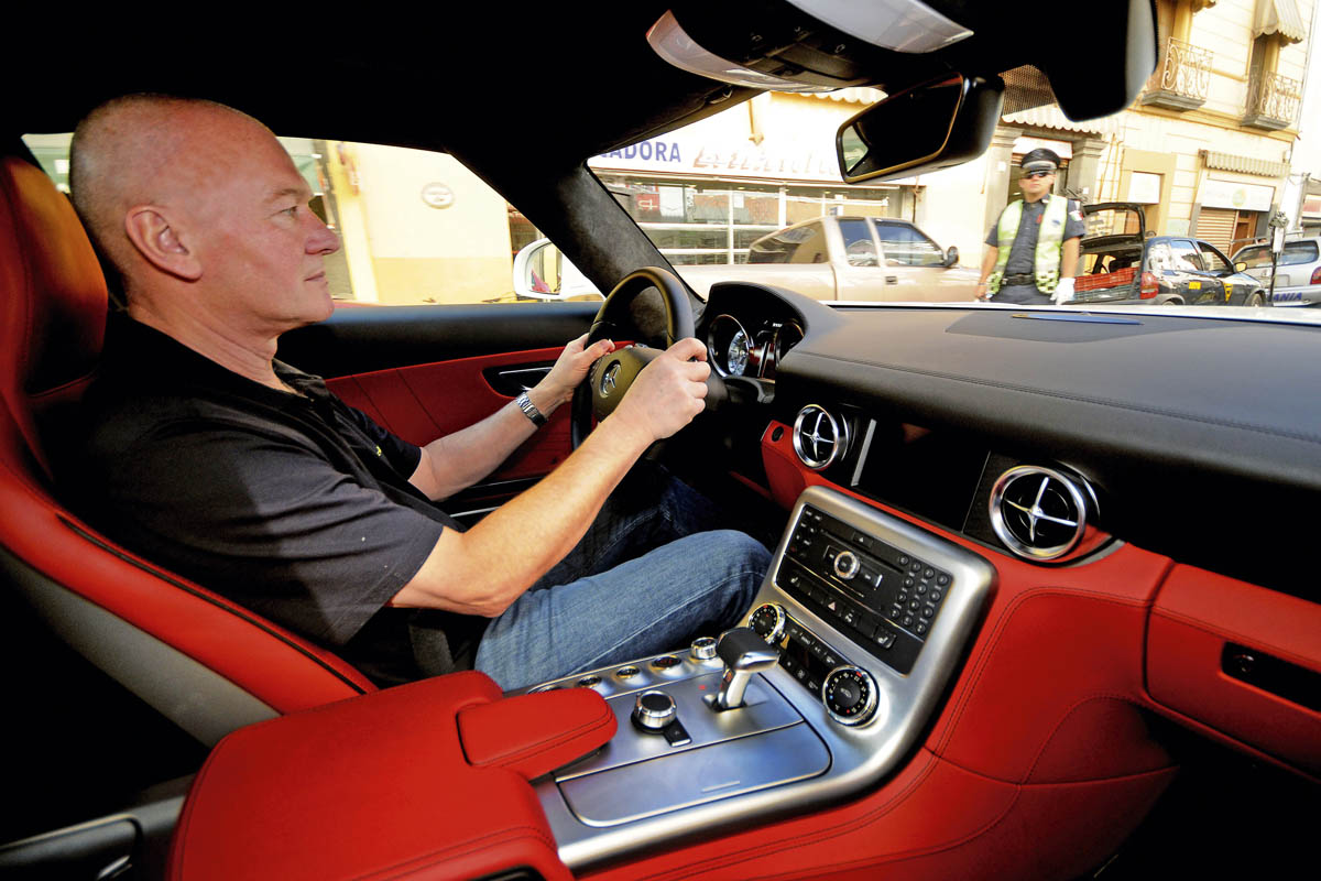 Mercedes SLS flies PAN-AM