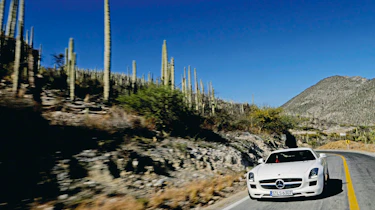 Mercedes SLS flies PAN-AM