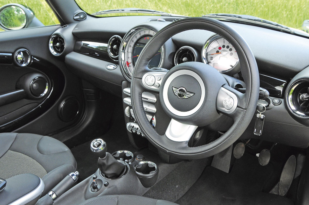 Audi A1 vs MINI Cooper
