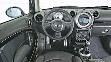MINI Countryman vs Nissan Juke