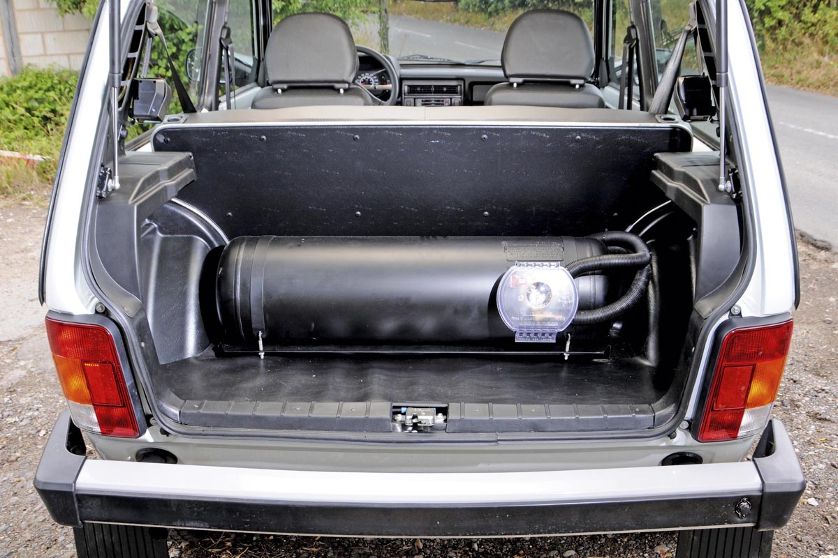 Lada Niva boot