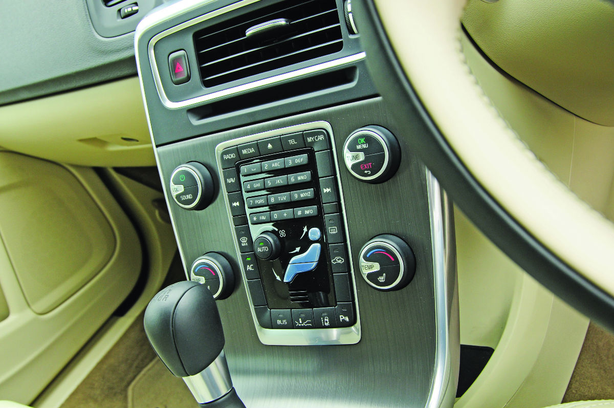 Volvo S60 centre console