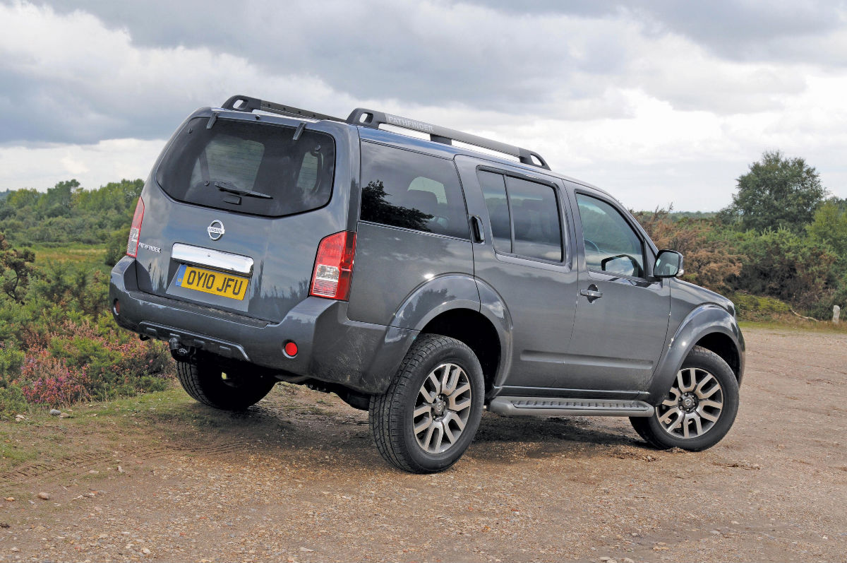 Nissan Pathfinder rear