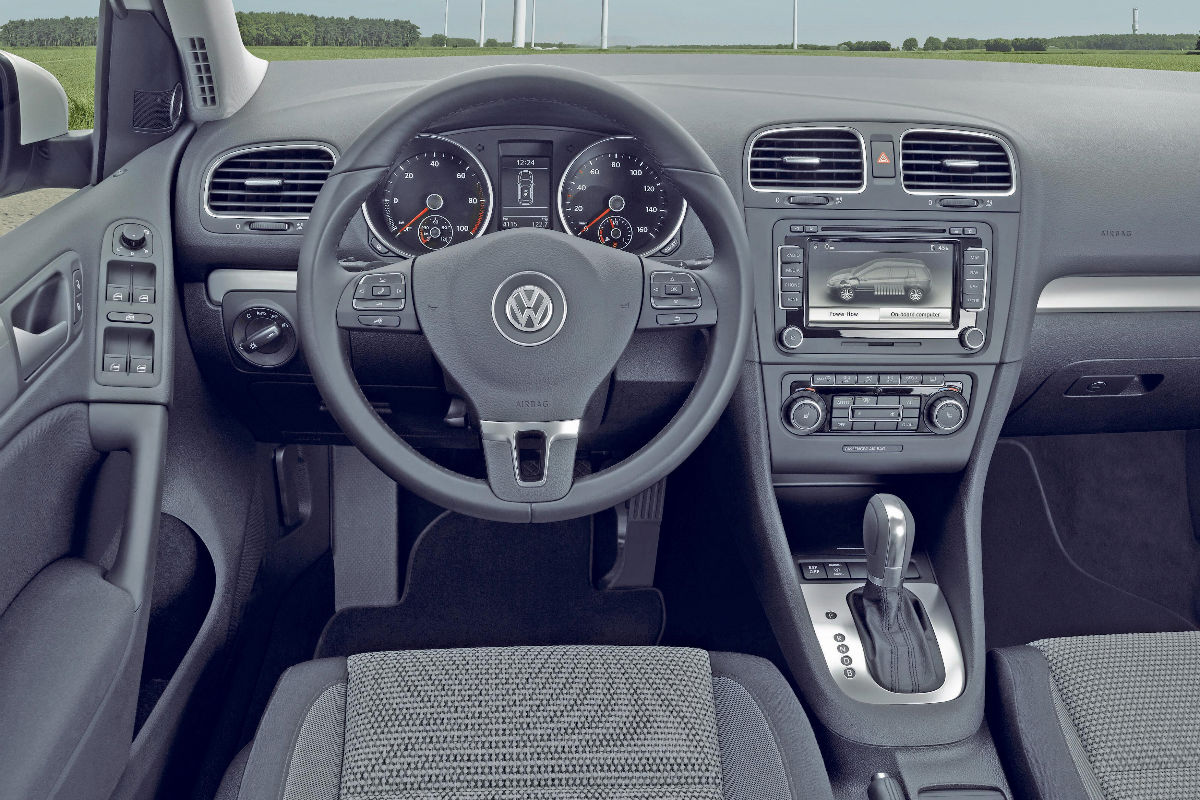 VW Golf Blue-e-motion interior