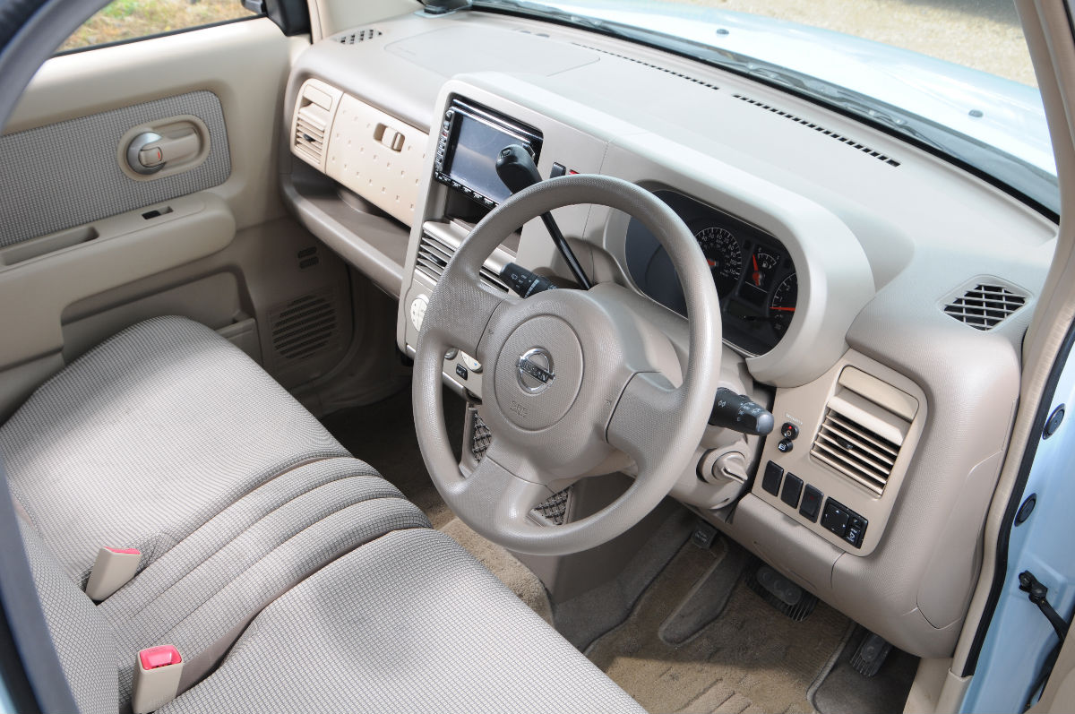 Nissan Cube interior