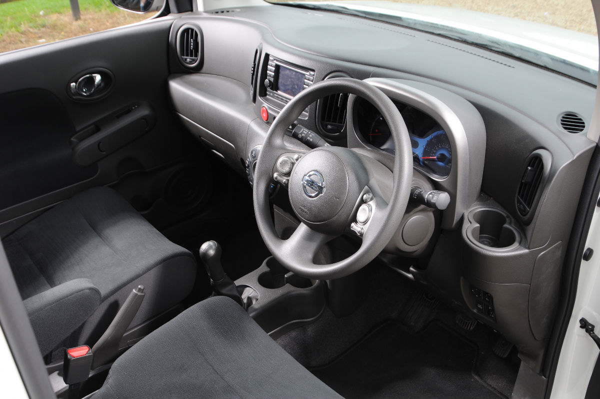Nissan Cube interior