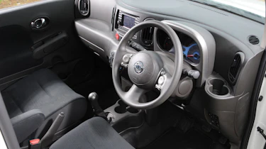 Nissan Cube interior
