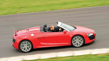 Audi R8 V10 Spyder pan