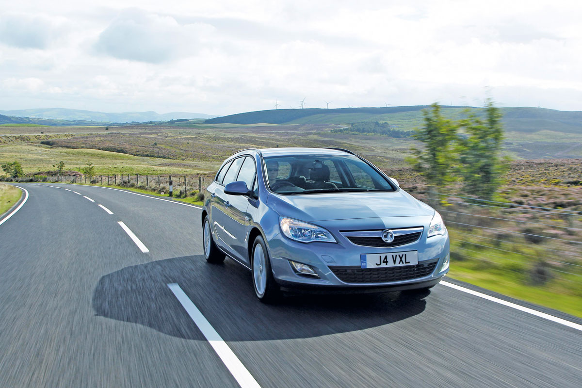 Astra Sports Tourer front