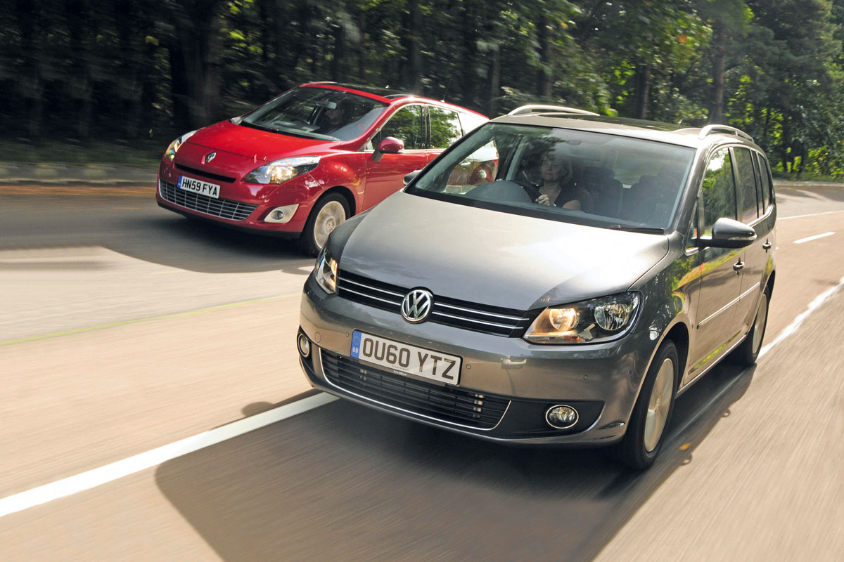 VW Touran vs Renault Grand Scenic