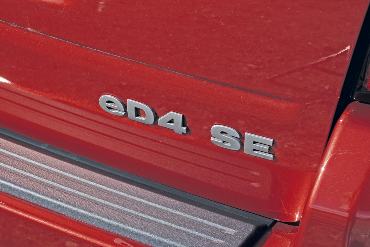 Land Rover Freelander 2WD badge