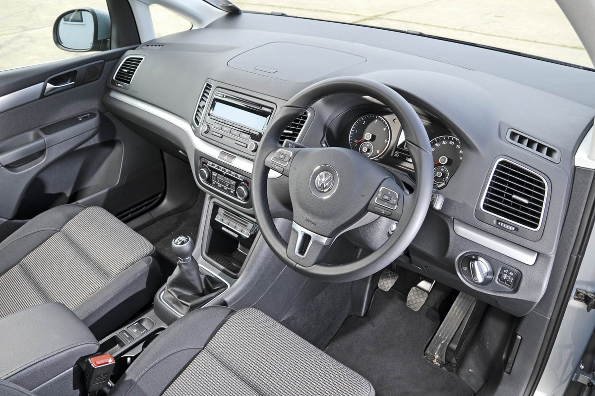 Volkswagen Sharan 2.0 TDI SE 140 interior
