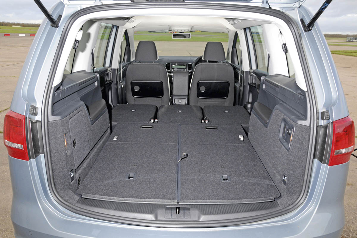 Volkswagen Sharan 2.0 TDI SE 140 boot