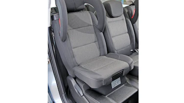 Volkswagen Sharan 2.0 TDI SE 140 rear seat