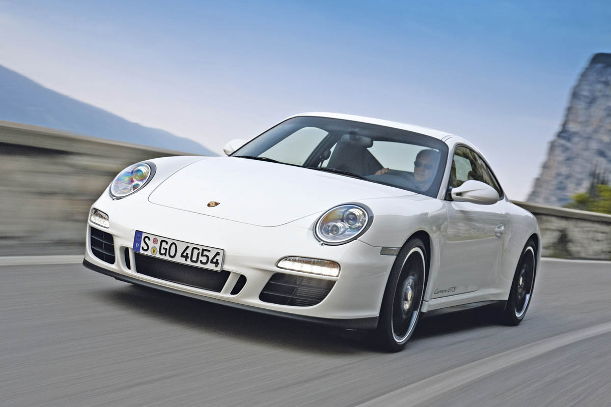 Porsche 911 GTS front track