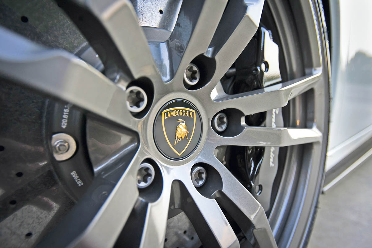 Lamborghini Performante wheel