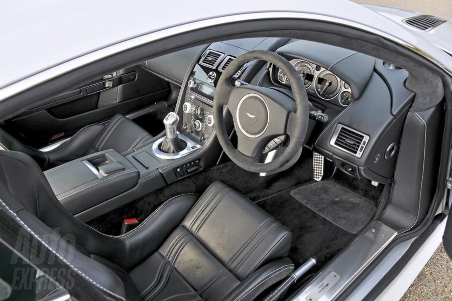 Aston Martin V12 Vantage