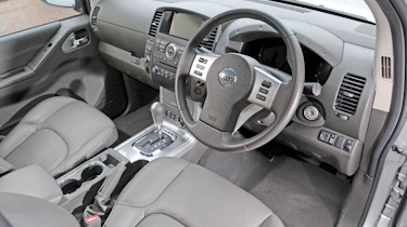 Nissan Navara V6