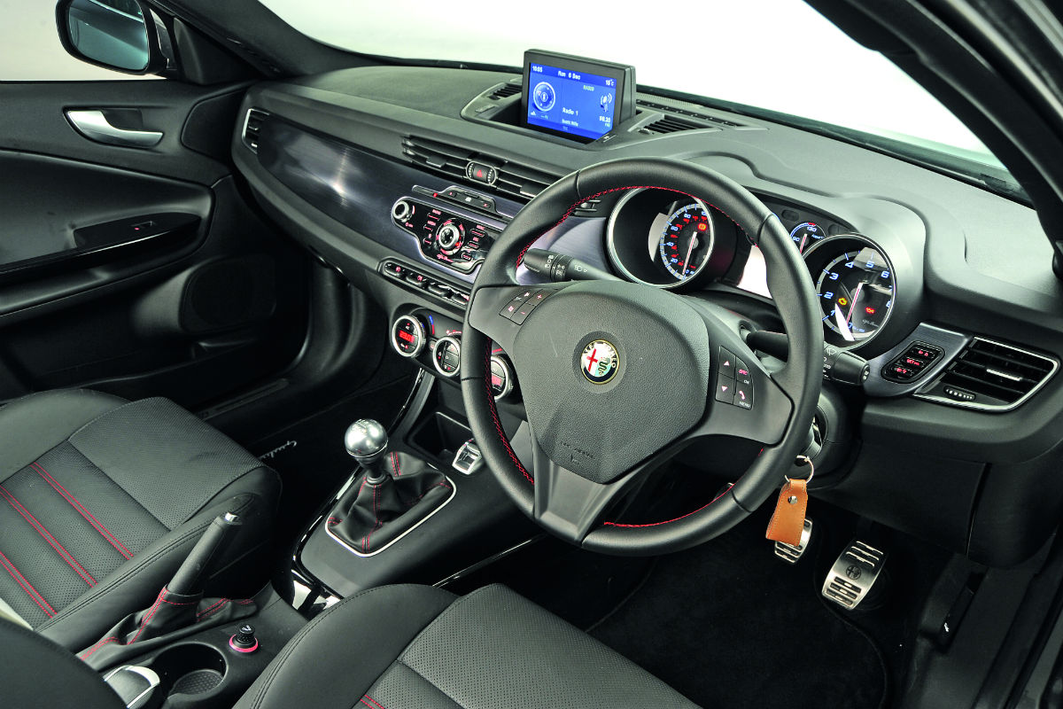 Alfa Romeo Giulietta 2010 interior