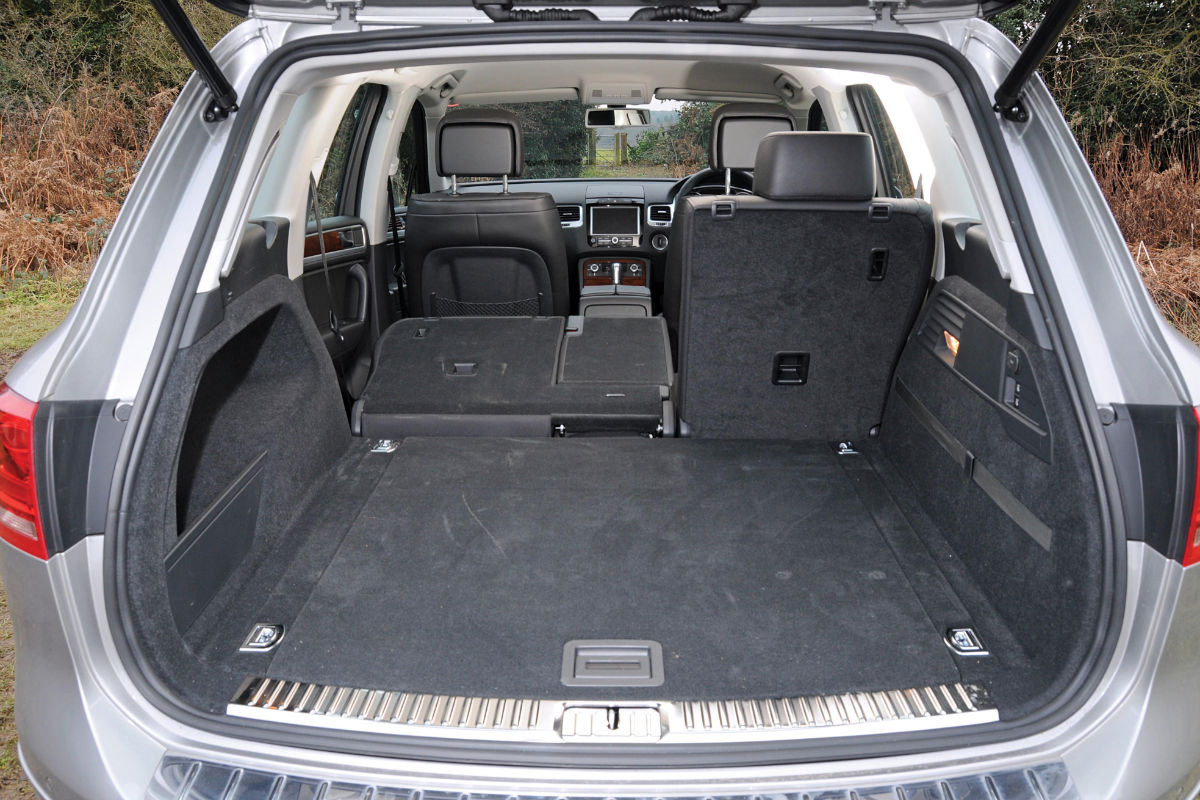 VW Touareg Hybrid boot