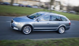 Skoda Superb Estate 4x4 front