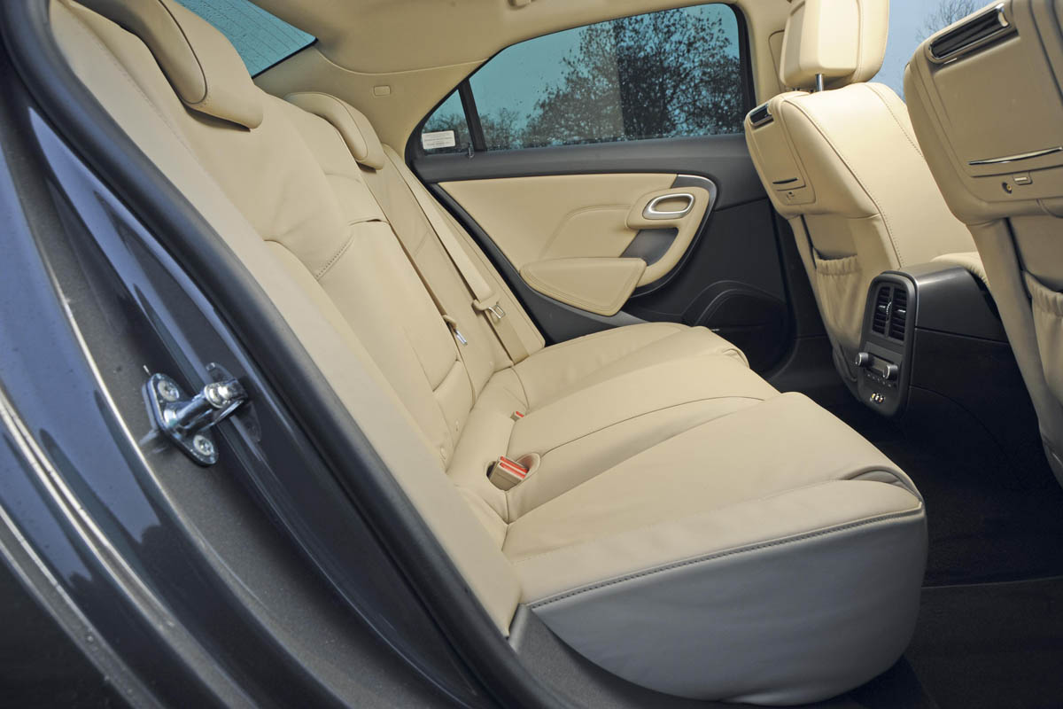 Saab 9-5 Aero back seats